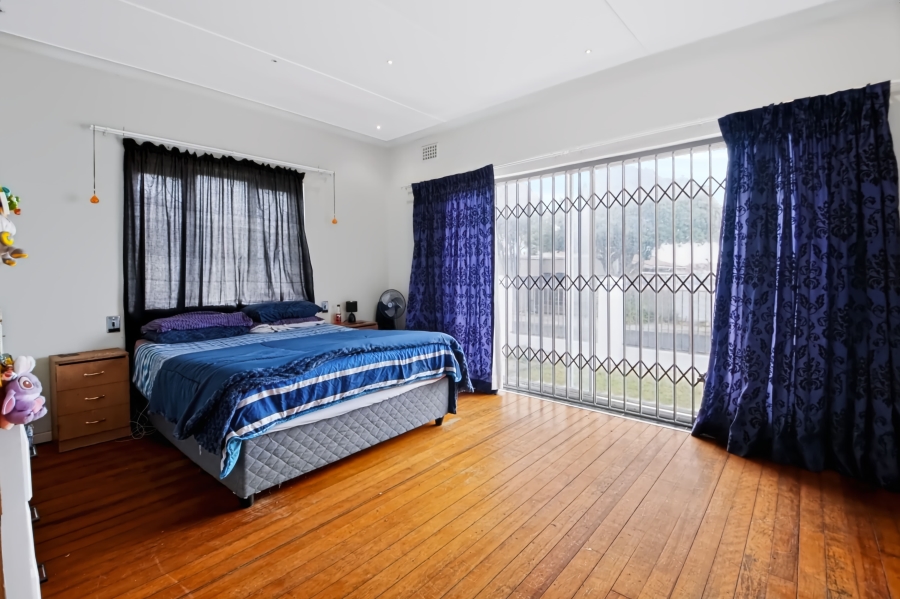 4 Bedroom Property for Sale in Oakdale Western Cape